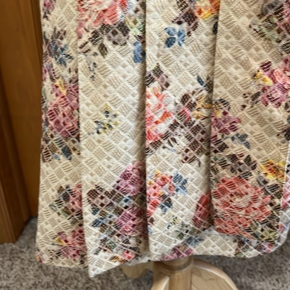 Like New Oiliy Brocade Wrap Skirt (Button and aside Tie) Size 34 Pleated - Picture 3 of 13